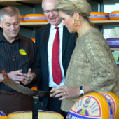 koning-maxima-hare-majesteit-beemster-kaas-beemsterkaas-kaasmakerij-winkel-nederlands-hollands-queen-kaasliefhebber