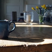 Een eiken eettafel in je duurzame keuken