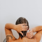 Maak deze 5 fouten niet bij het wassen van je haar!