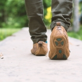 Dit is hoe lopen op barefoot schoenen bijdraagt aan een betere gezondheid