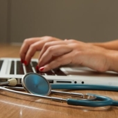 Waarom kleine zorgpraktijken en klinieken een duidelijke, professionele website nodig hebben