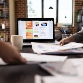 Waarom veel bedrijven te laat ontdekken dat online marketing geen bijzaak is