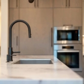 Waarom steeds meer keukens afscheid nemen van de waterkoker