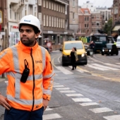 Betekenisvol werk zonder diploma waarom verkeersregelaar een onderschat beroep is