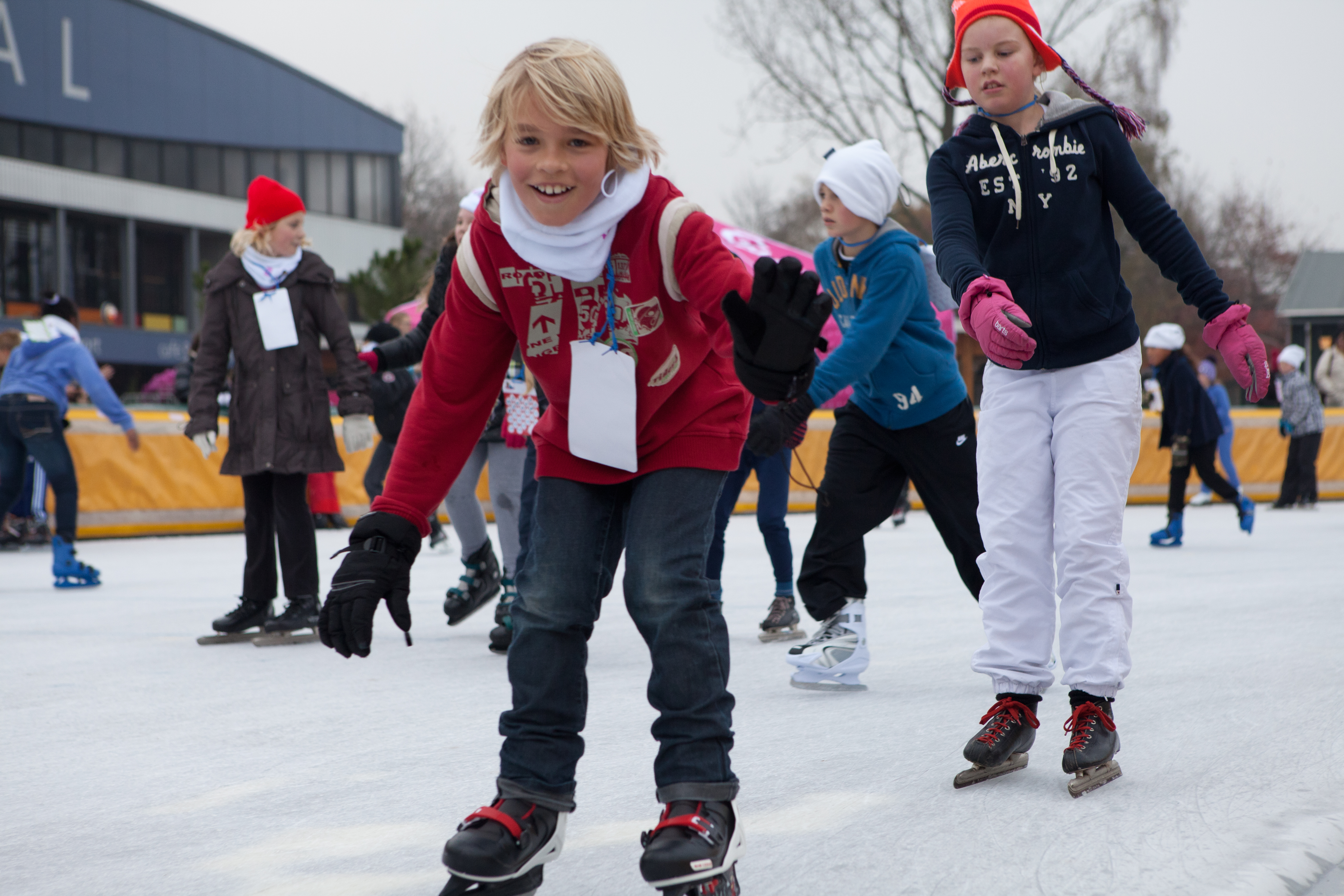 Schaatsen en Zwemmen voor Water