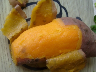 Zoete aardappel pellen