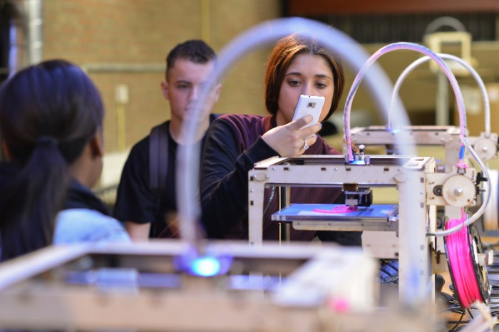 Minister Bussemaker bezoekt opening Amsterdam Maker Festival - De ...