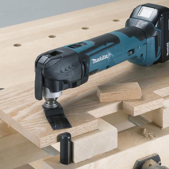 Makita DTM51ZJX3 Multitool